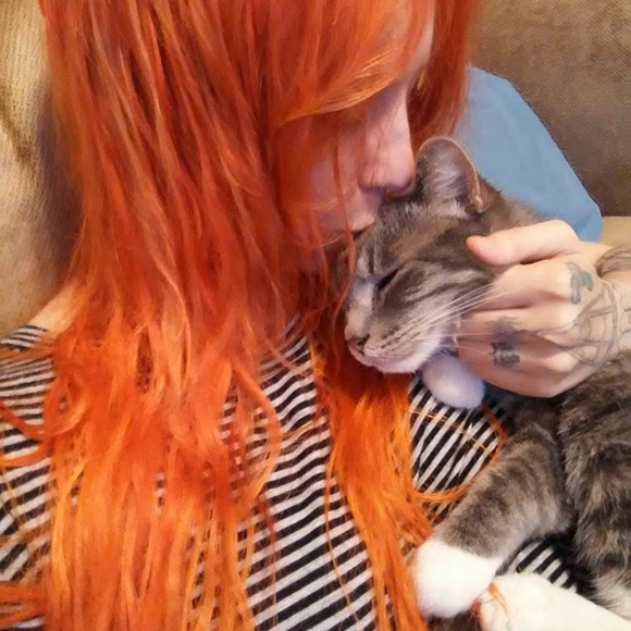 Meet your Posher, Danielle - Picture 3 of 3